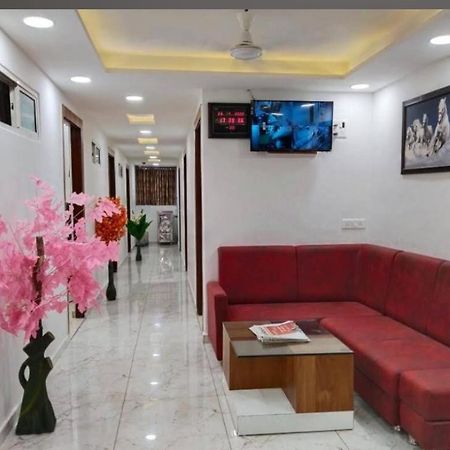 Galaxy Inn Hotel Ahmedabad Exterior foto