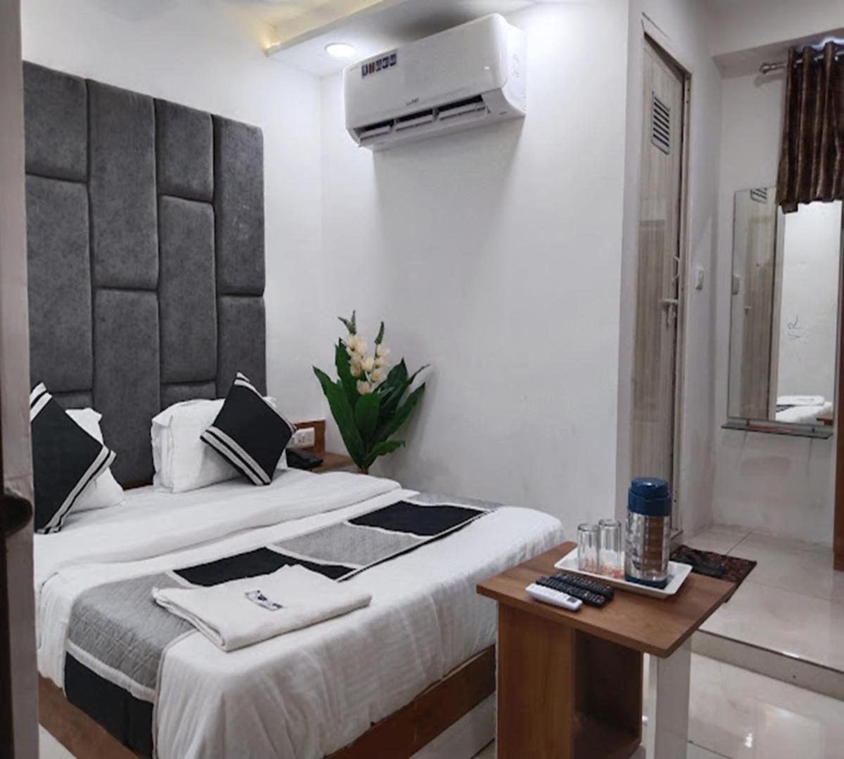 Galaxy Inn Hotel Ahmedabad Exterior foto