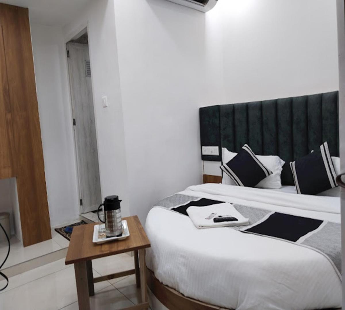Galaxy Inn Hotel Ahmedabad Exterior foto